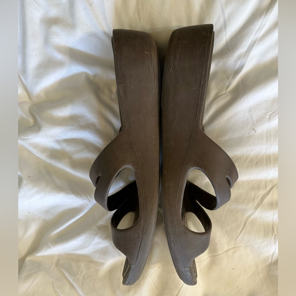 Crocs Women's Slip On Wedge Slides Sandals Brown Size 10. - Picture 4 of 8